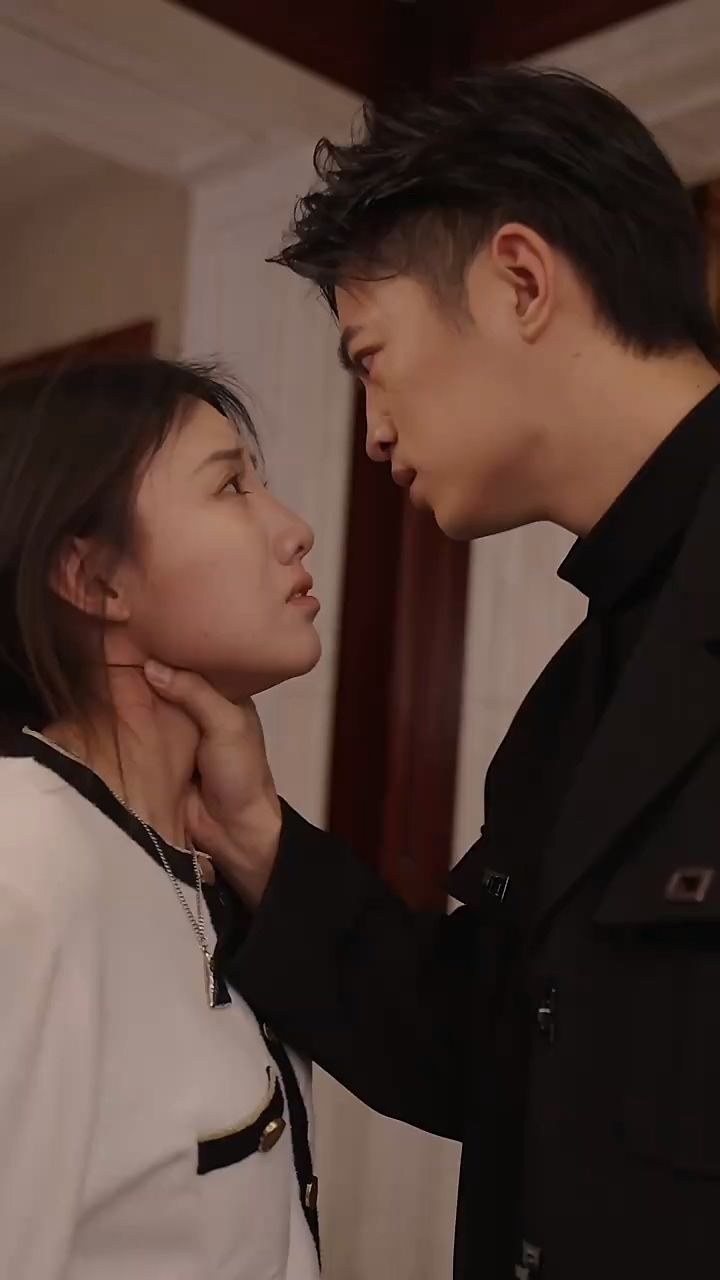 白少的魔女娇妻第12集