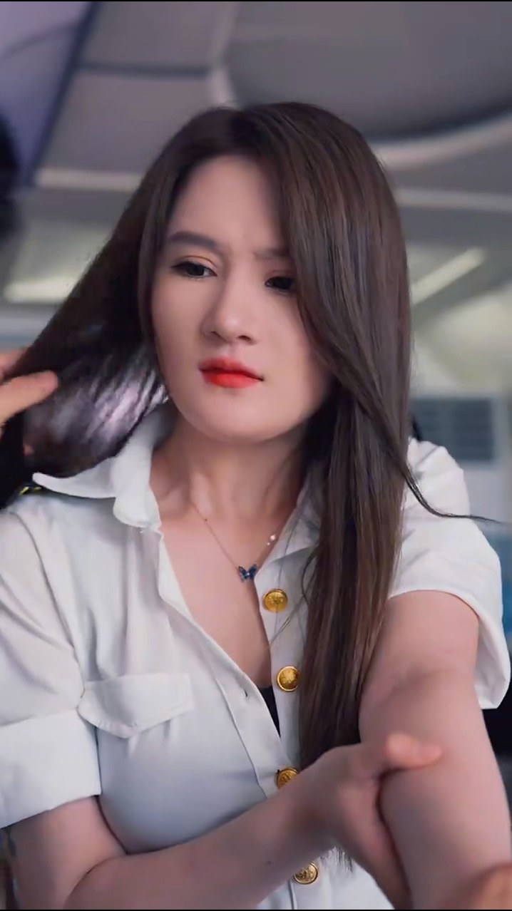 绝色总裁的贴身保镖第01集